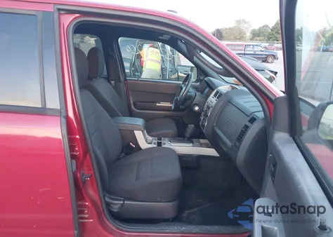 2011 Ford Escape Xlt z USA, uszkodzony, nr VIN 1FMCU9D73BKB10993